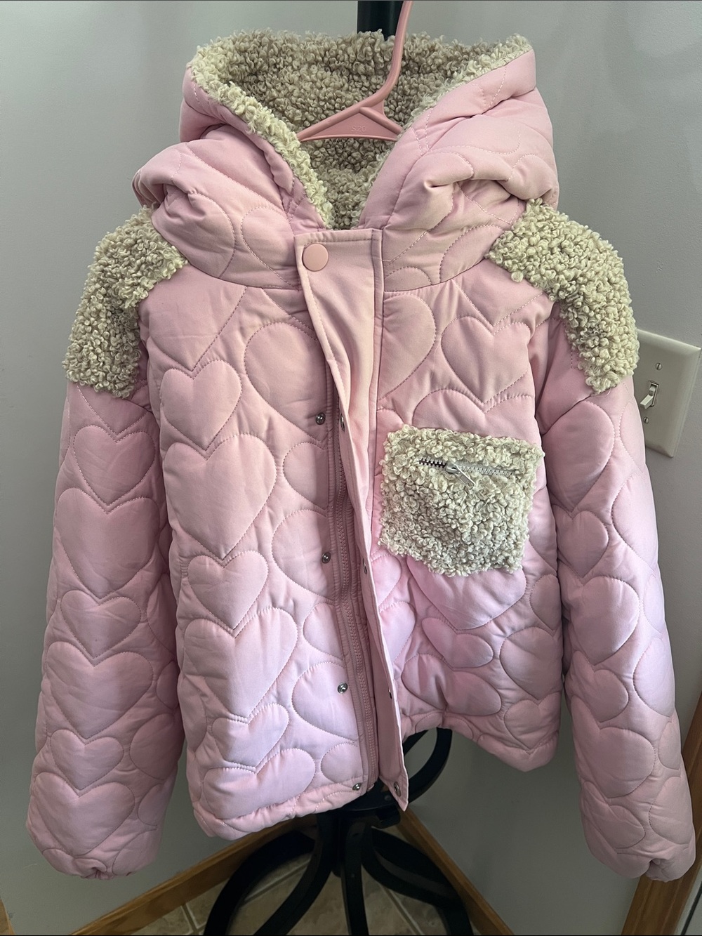 Women’s Pink Quilted Sherpa-Lined Hooded Jacket - Picture 4 of 4
